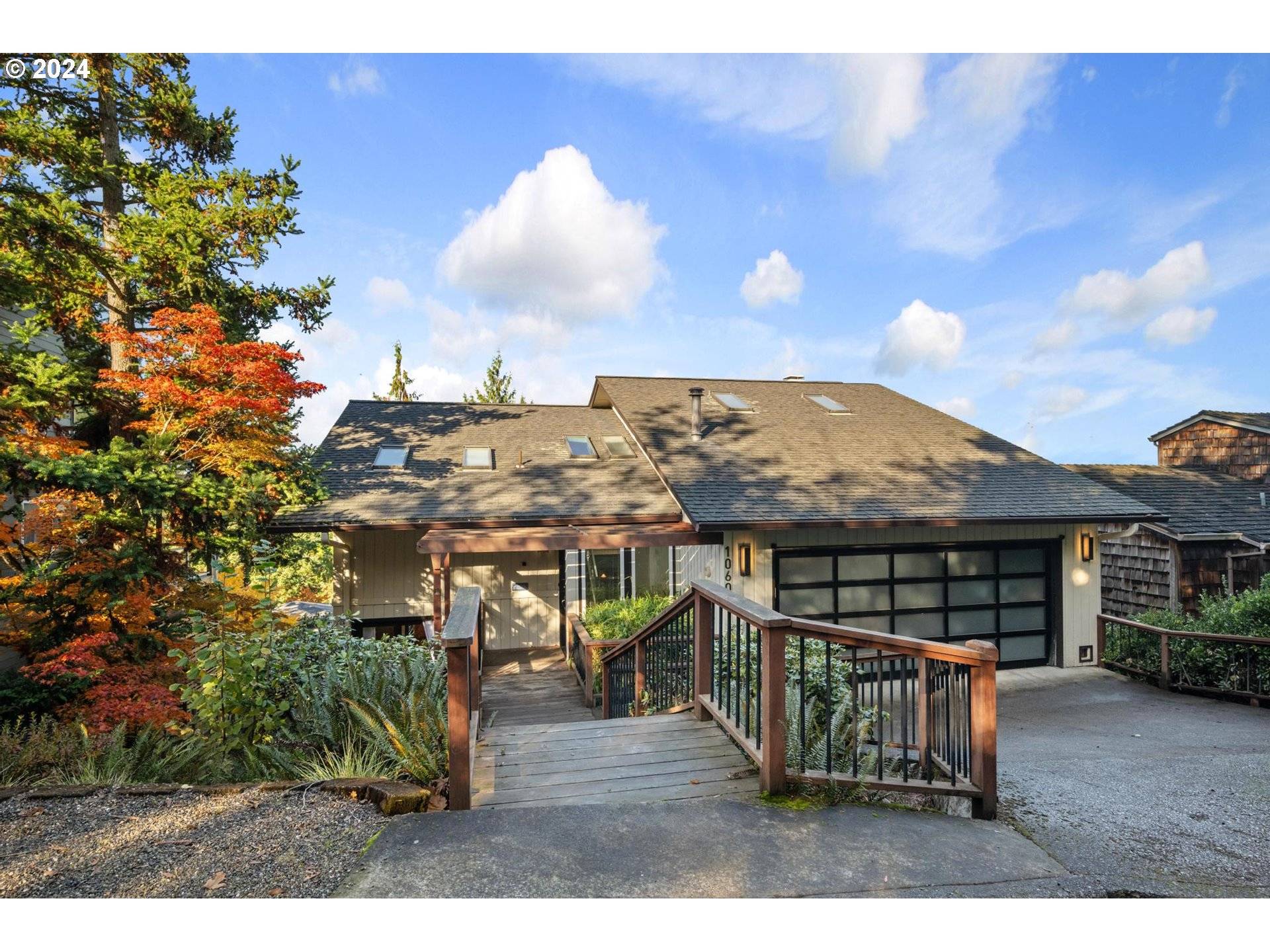 Lake Oswego, OR 97034,1060 UPPER DEVON LN