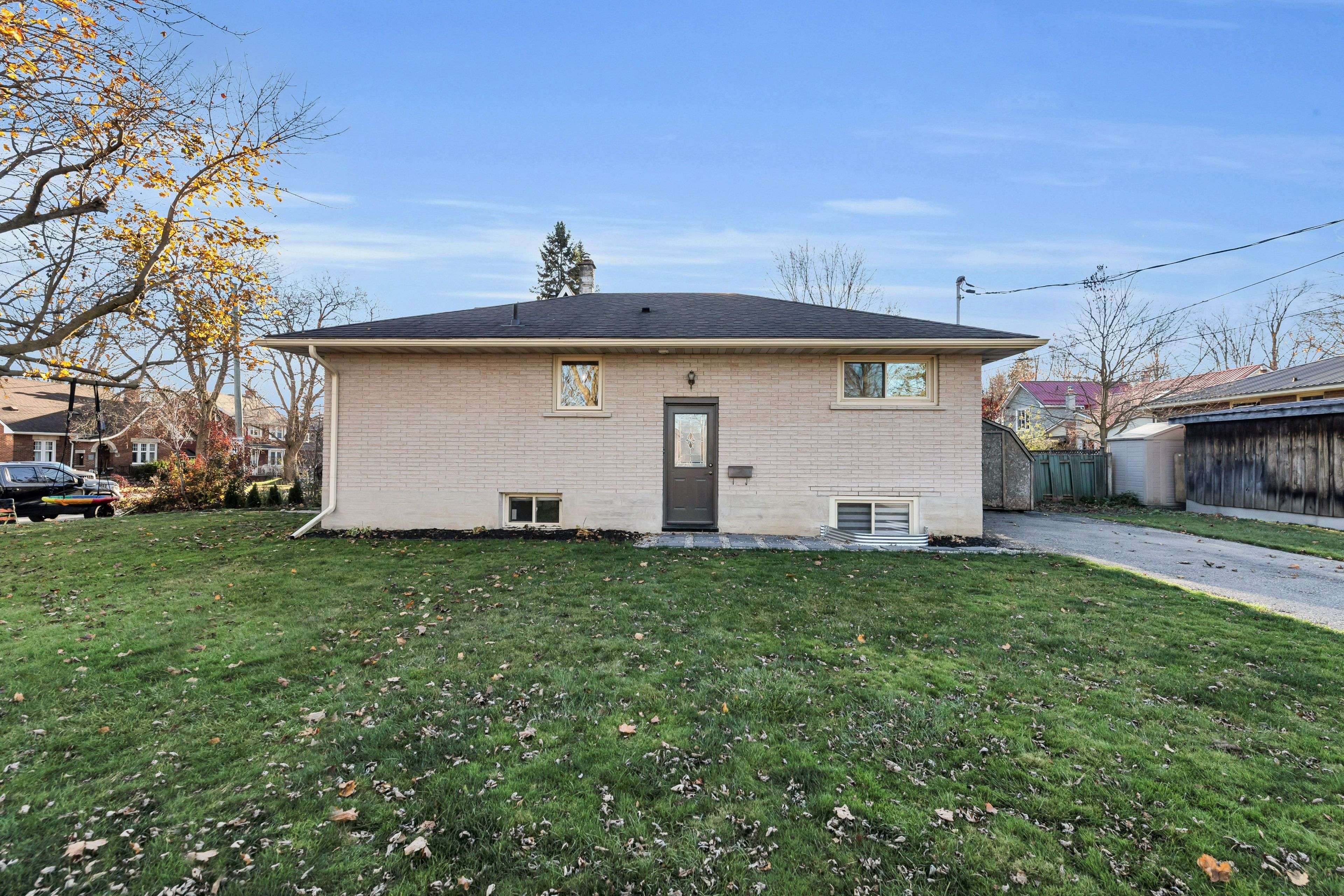 Centre Wellington, ON N1M 1H1,199 Hill ST E