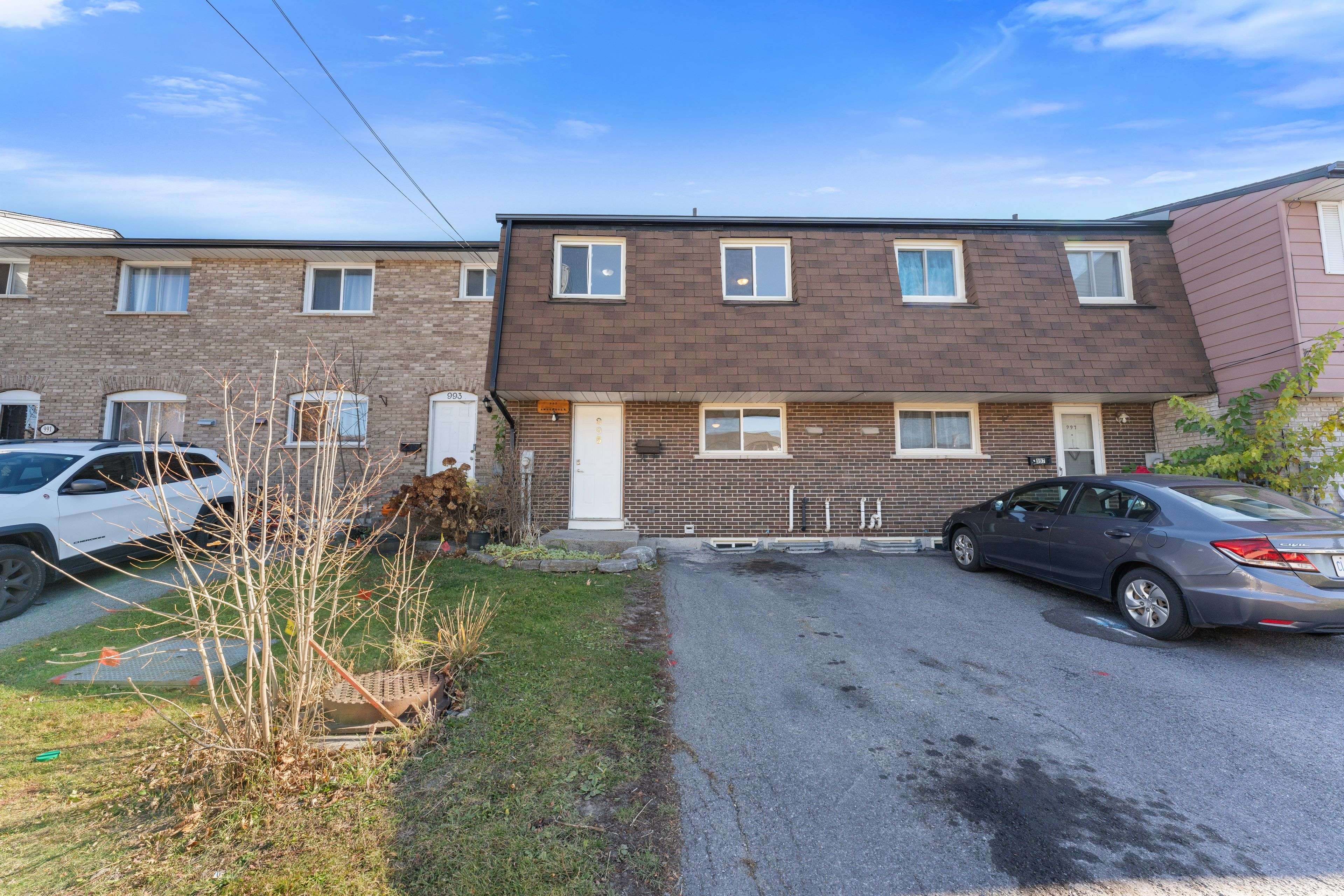 Kingston, ON K7M 6X6,995 Amberdale CRES