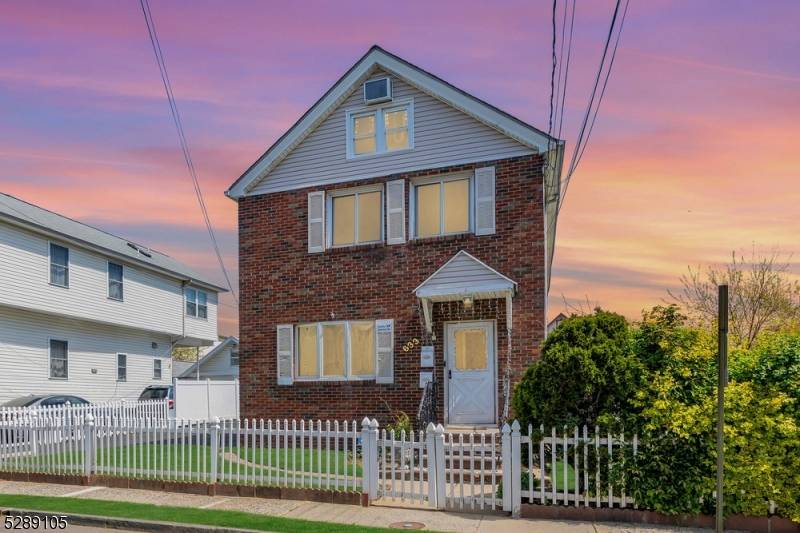 Linden City, NJ 07036,633 Mcgillvray Pl #2