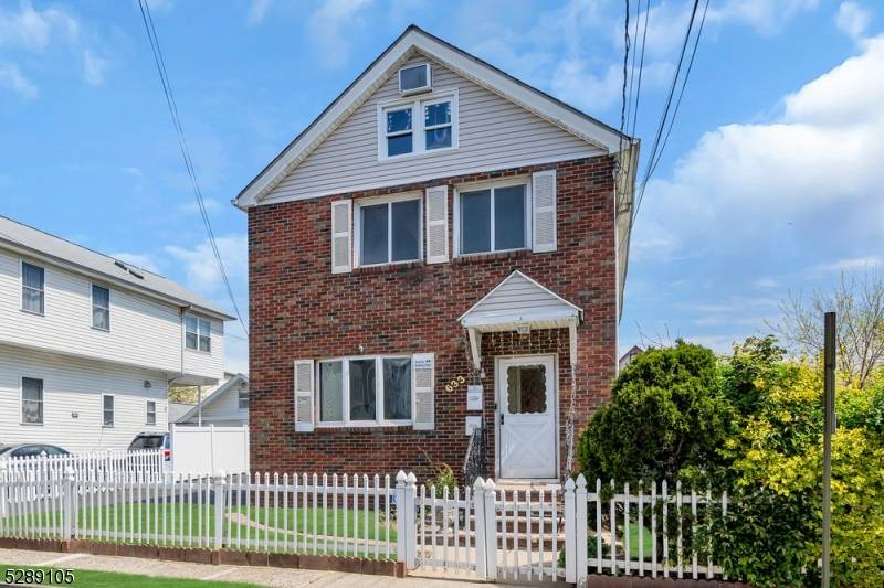 Linden City, NJ 07036,633 Mcgillvray Pl #2