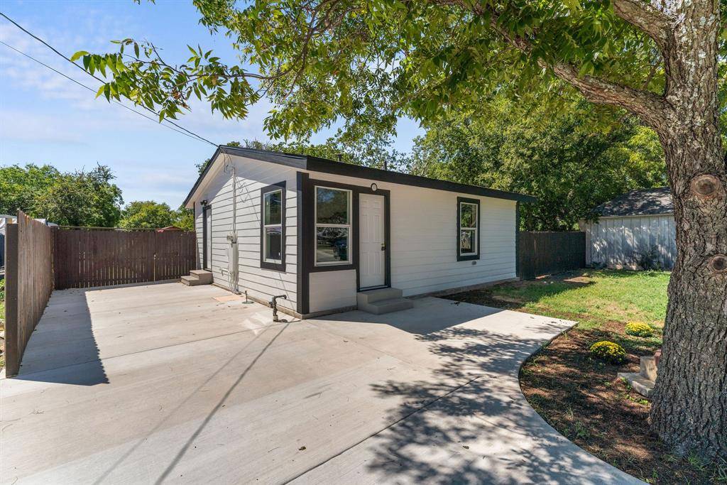 Alvarado, TX 76009,207 E Purdom Avenue