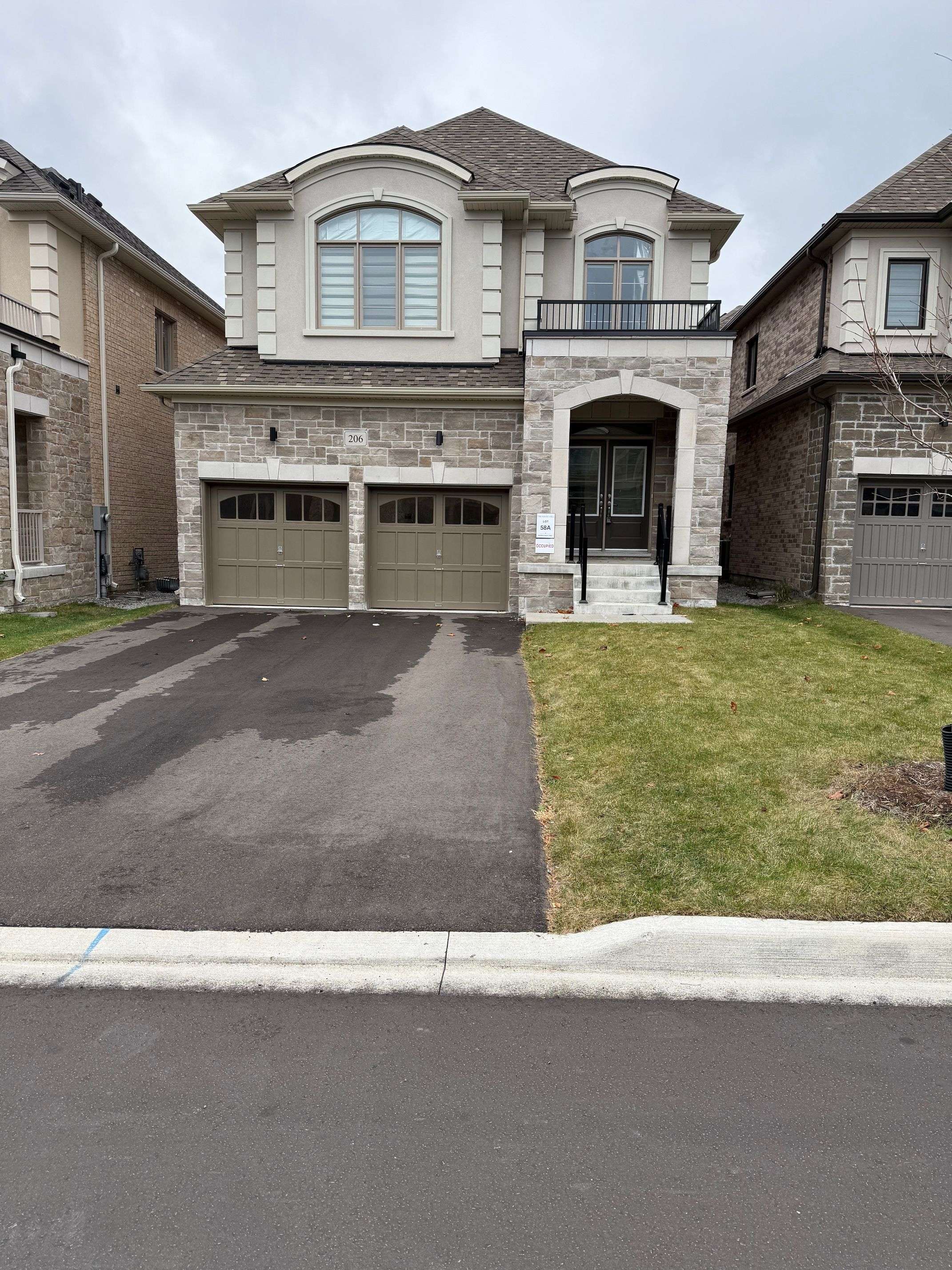 Oshawa, ON L1K 3G3,206 Ronald Guscott ST