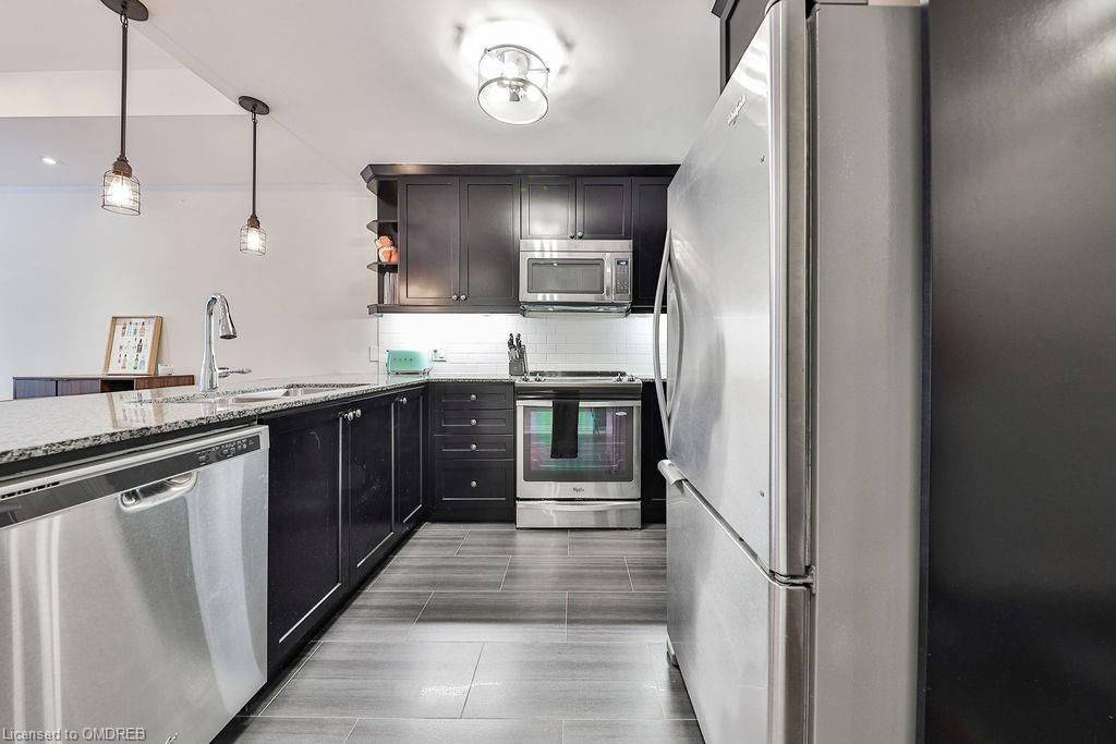 Oakville, ON L6K 1X5,70 STEWART ST #201