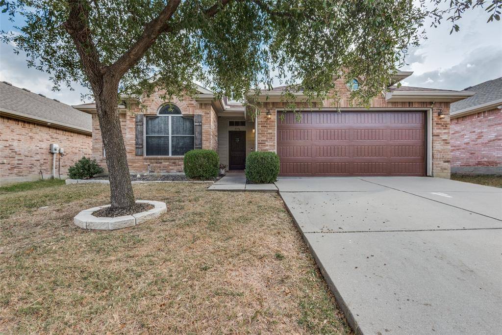 Dallas, TX 75249,5776 Goldfinch Way