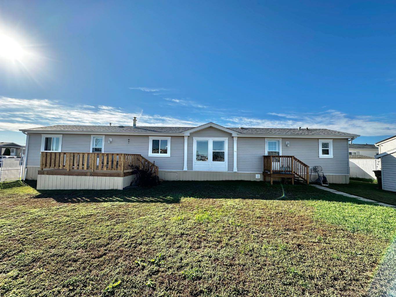 Brooks, AB T1R 0R5,44 Meadowplace CRES E