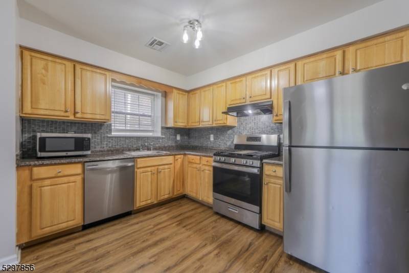 Newark City, NJ 07108,61-63 Hedden Ter, Apt 1 #1