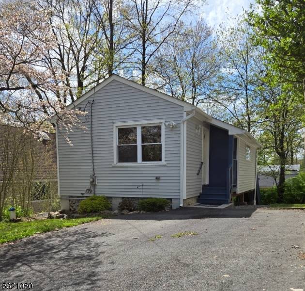 Hopatcong Boro, NJ 07843,308 W End Ave