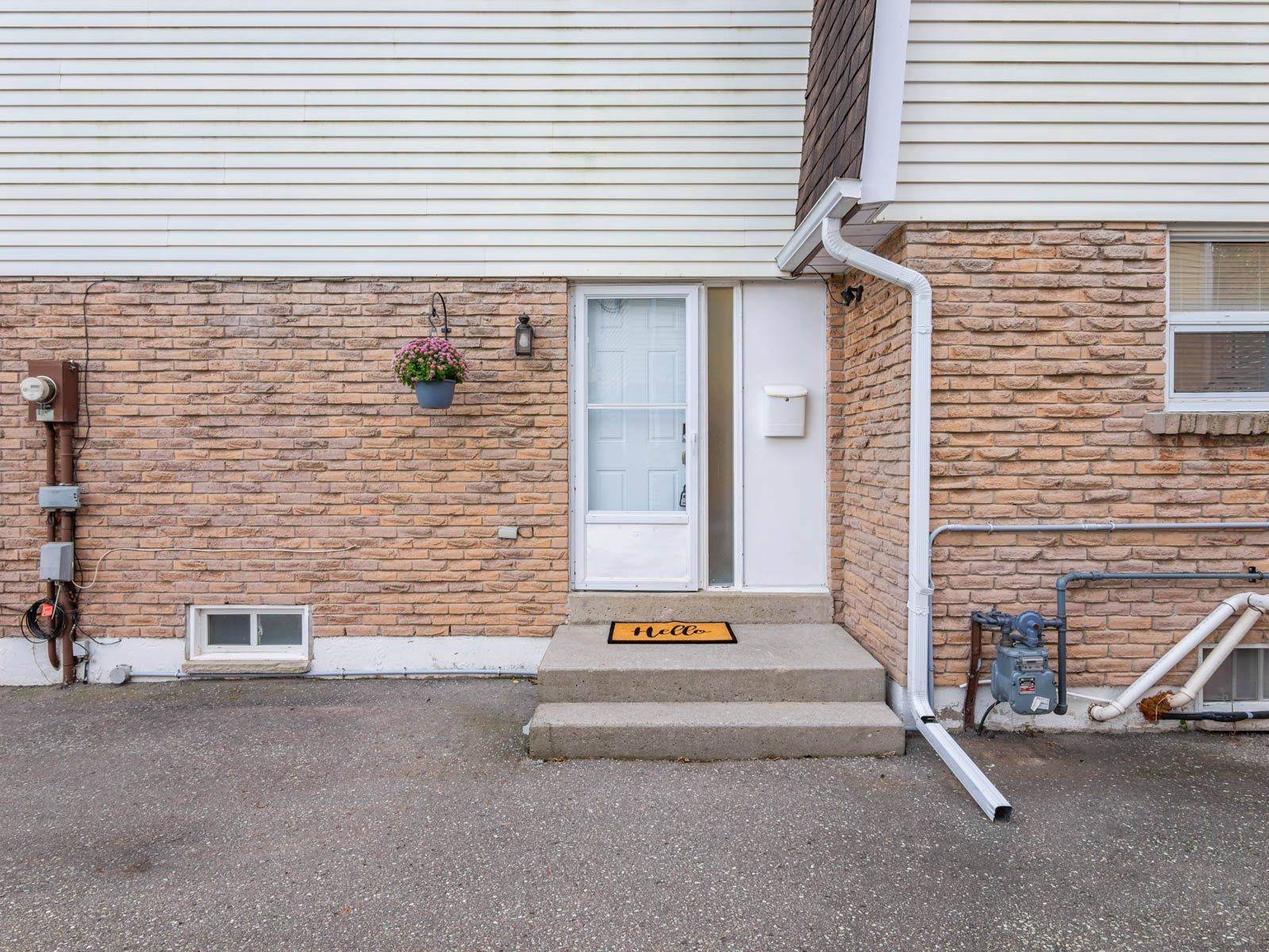 Oshawa, ON L1J 6E4,1158 Venus CRES