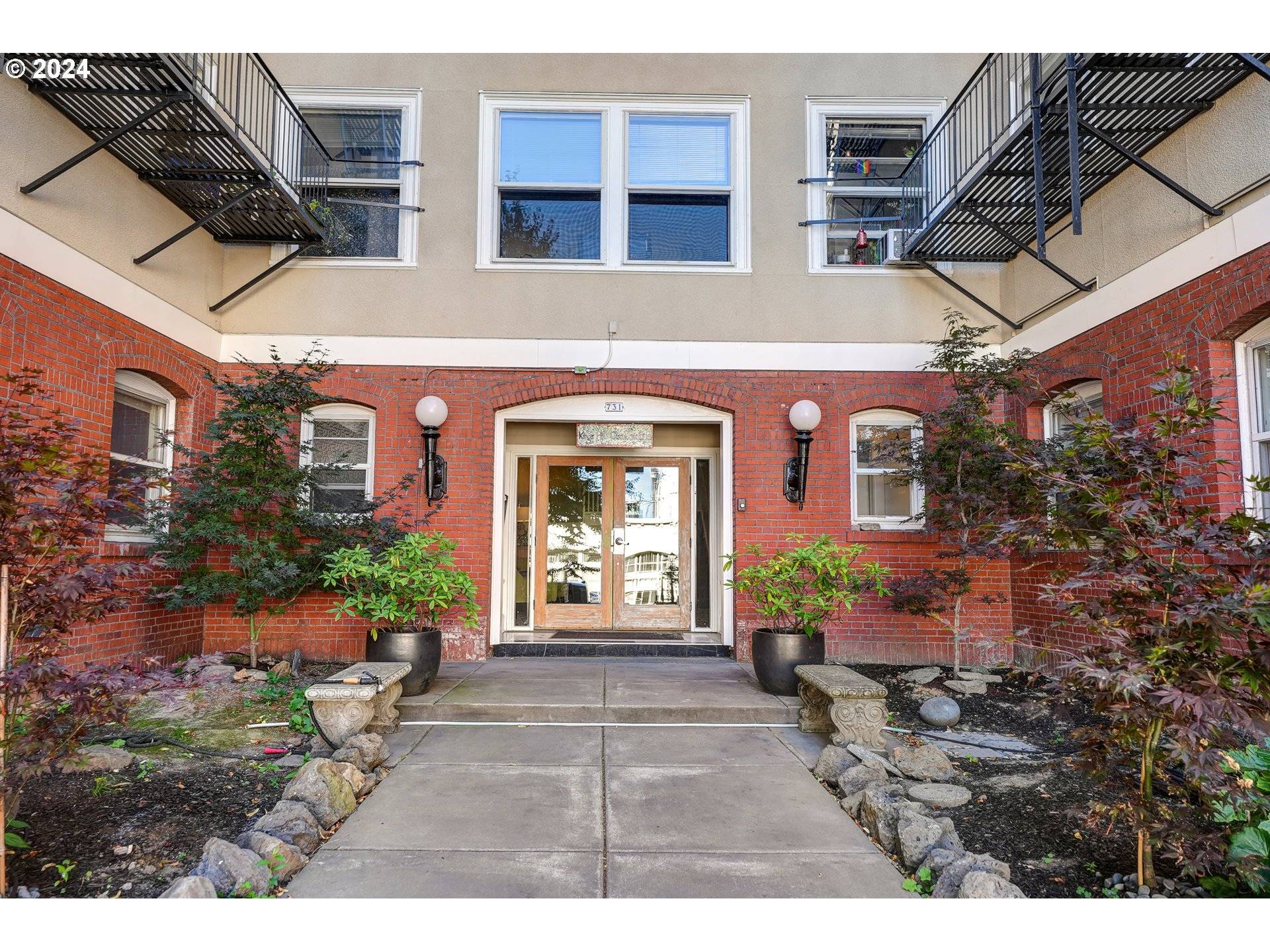 Portland, OR 97205,731 SW KING AVE #15