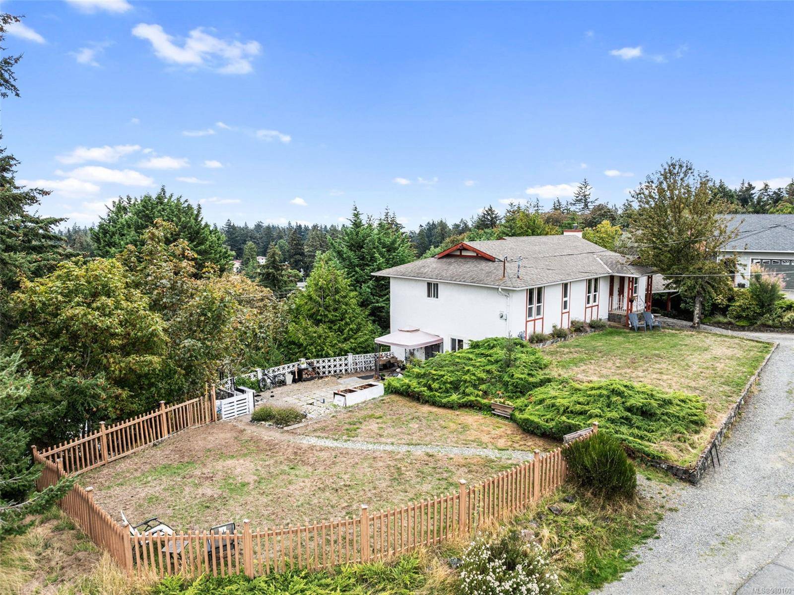 Colwood, BC V9C 3G4,3373 Rothnie Pl