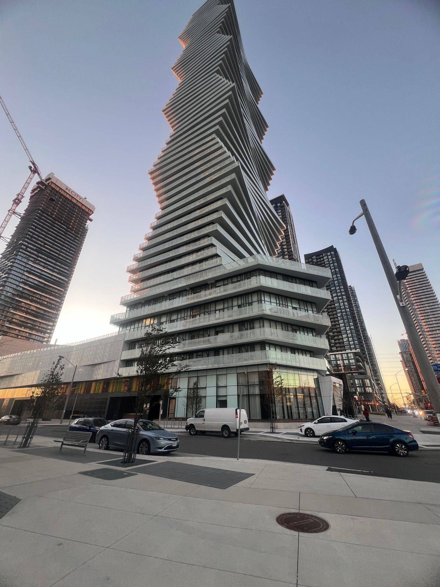 Mississauga, ON L5B 0M3,3900 Confederation Pkwy #4404