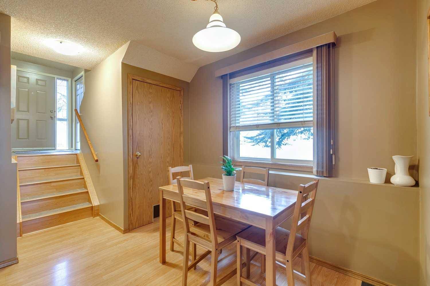 Calgary, AB T2Y 3J4,151 Somervale PARK SW