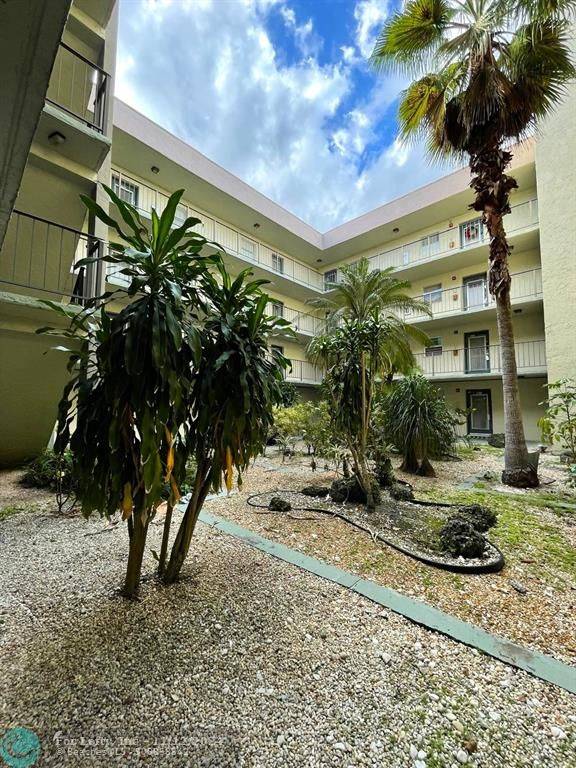 North Lauderdale, FL 33068,1800 S Lauderdale Ave  #1215