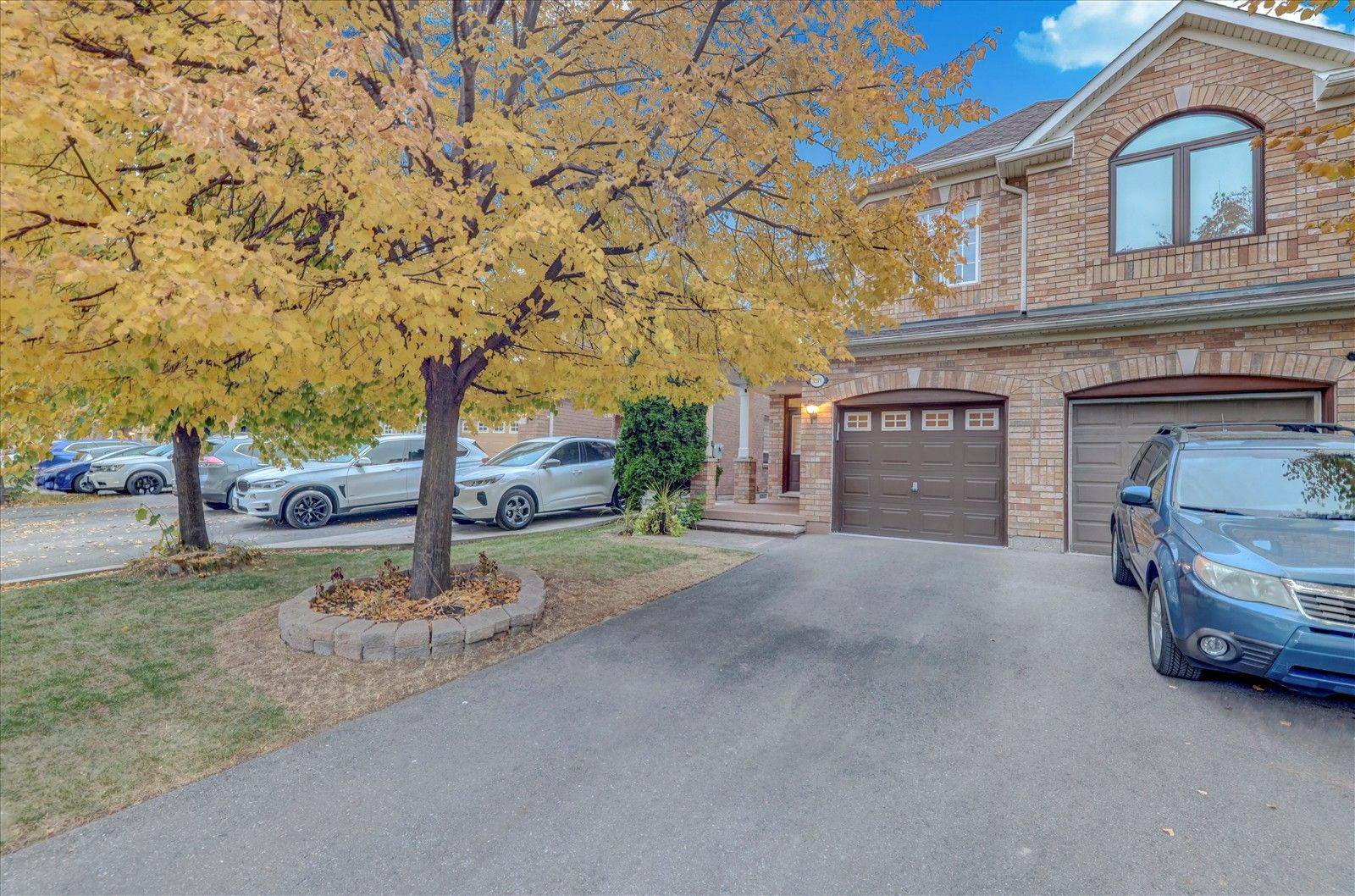 Mississauga, ON L5V 2X1,1371 Weir Chase