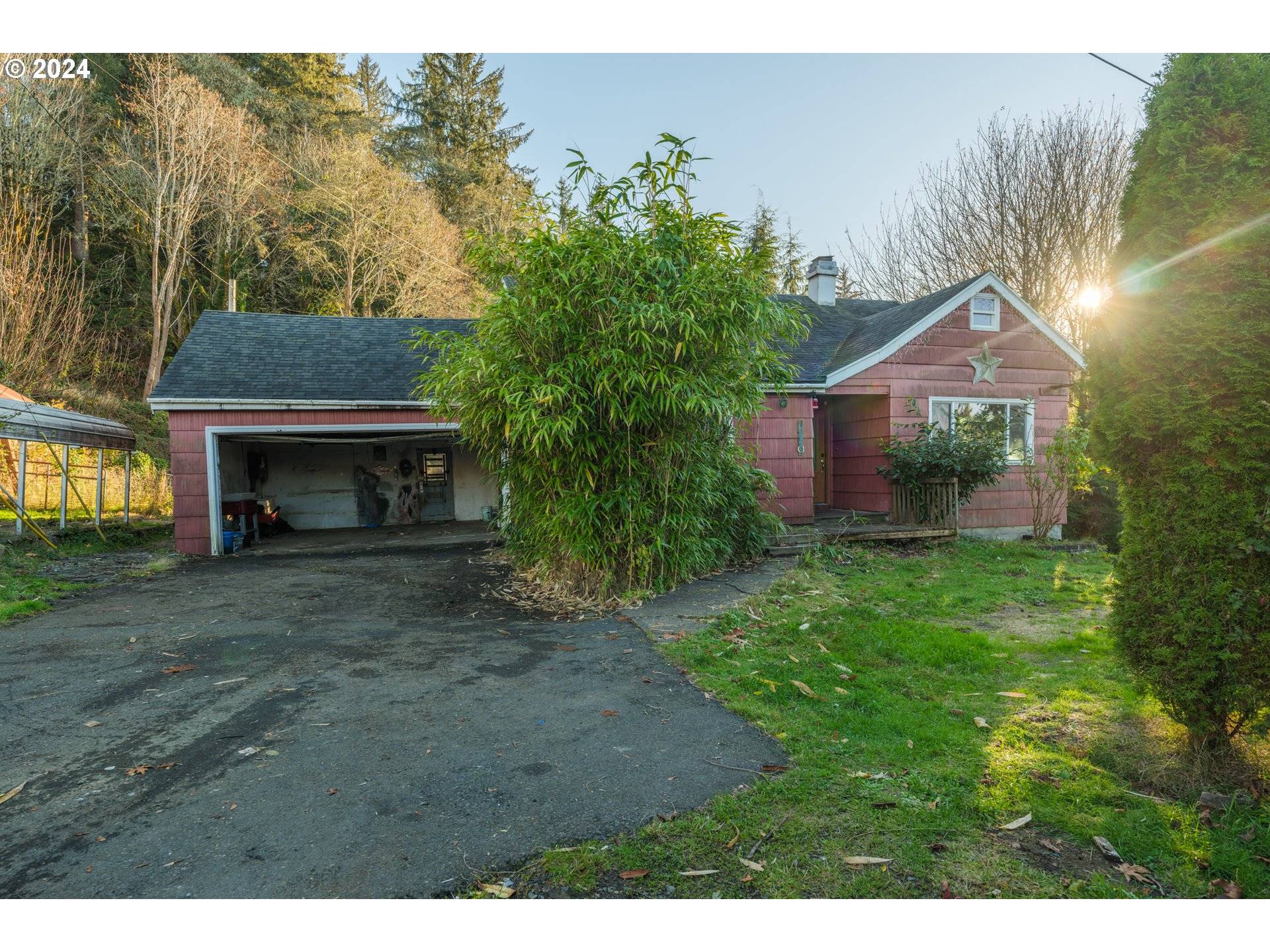 Astoria, OR 97103,707 39TH ST