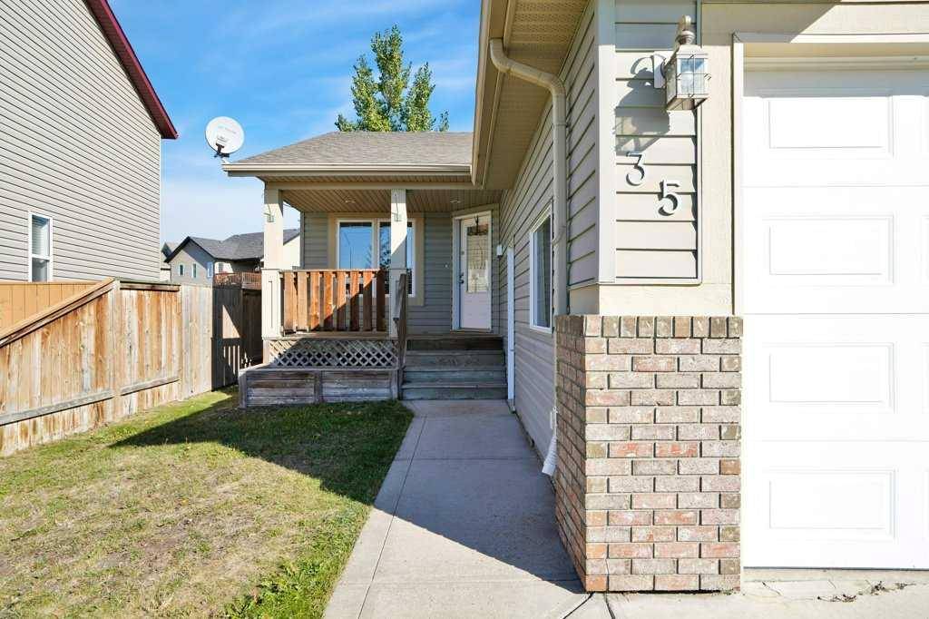 Blackfalds, AB T4M 0E1,35 Plumtree CRES