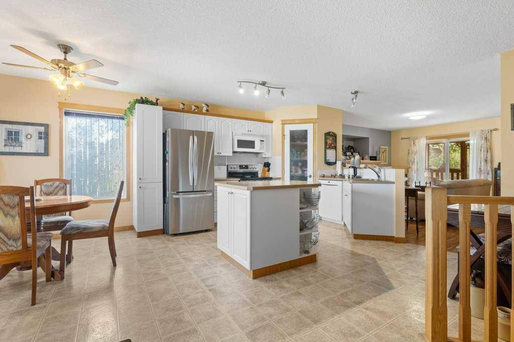 Carstairs, AB T0M0N0,311 Carriage Lane DR