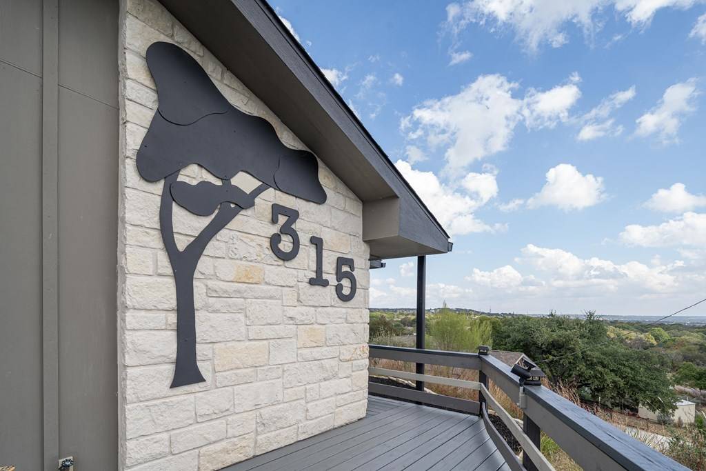 Kerrville, TX 78028,315 W Sherwood LN