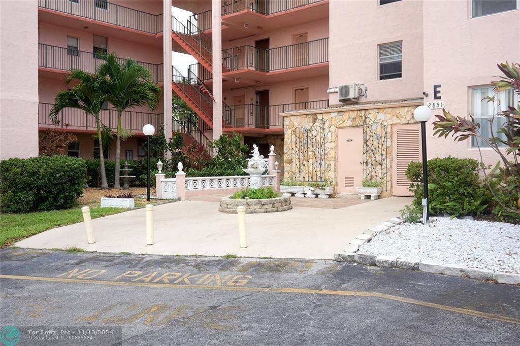 Lauderdale Lakes, FL 33311,2851 Somerset Dr  #103