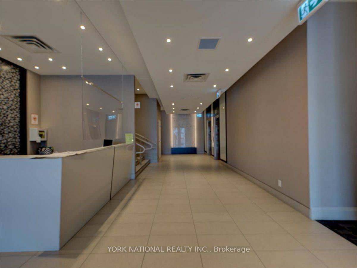 Aurora, ON L4G 1Y3,15277 Yonge ST #406