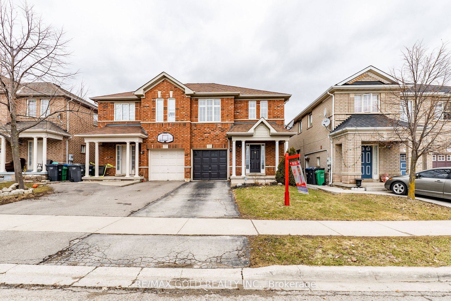 Brampton, ON L7A 1R4,28 Rivermere CT