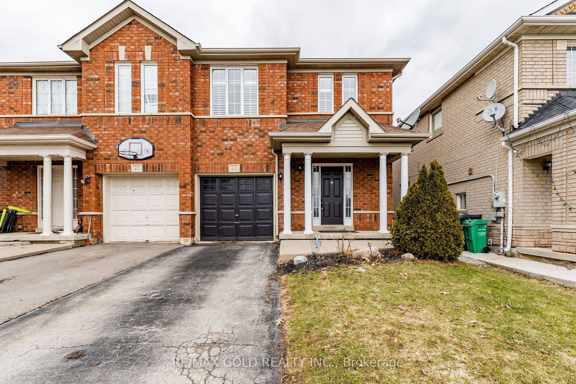 Brampton, ON L7A 1R4,28 Rivermere CT