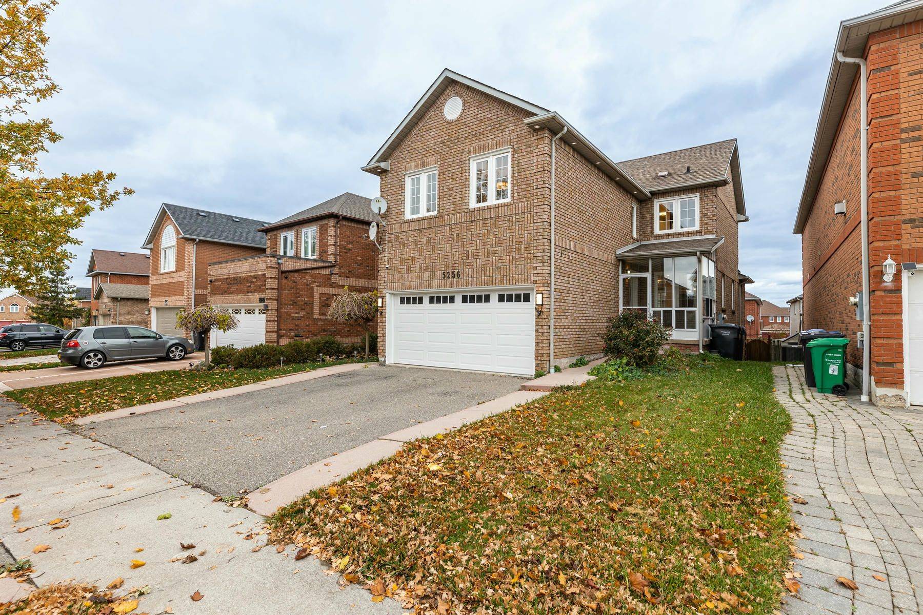 Mississauga, ON L5V 1V4,5256 Floral Hill CRES