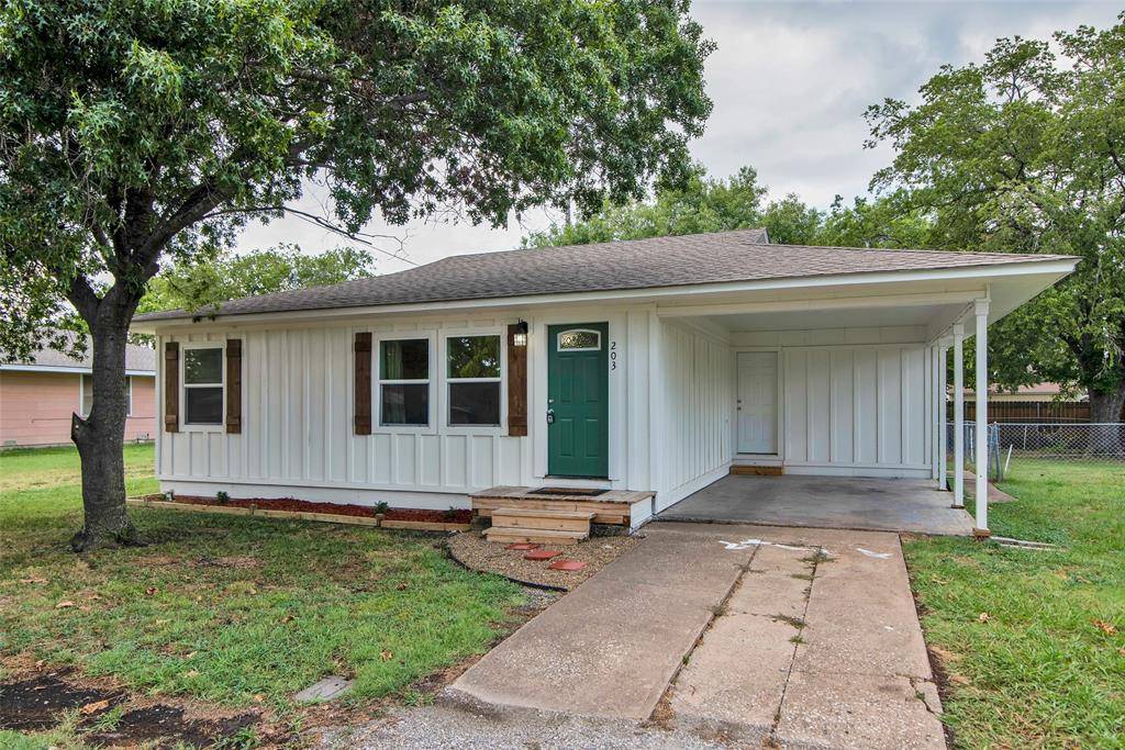 Howe, TX 75459,203 W Young Street