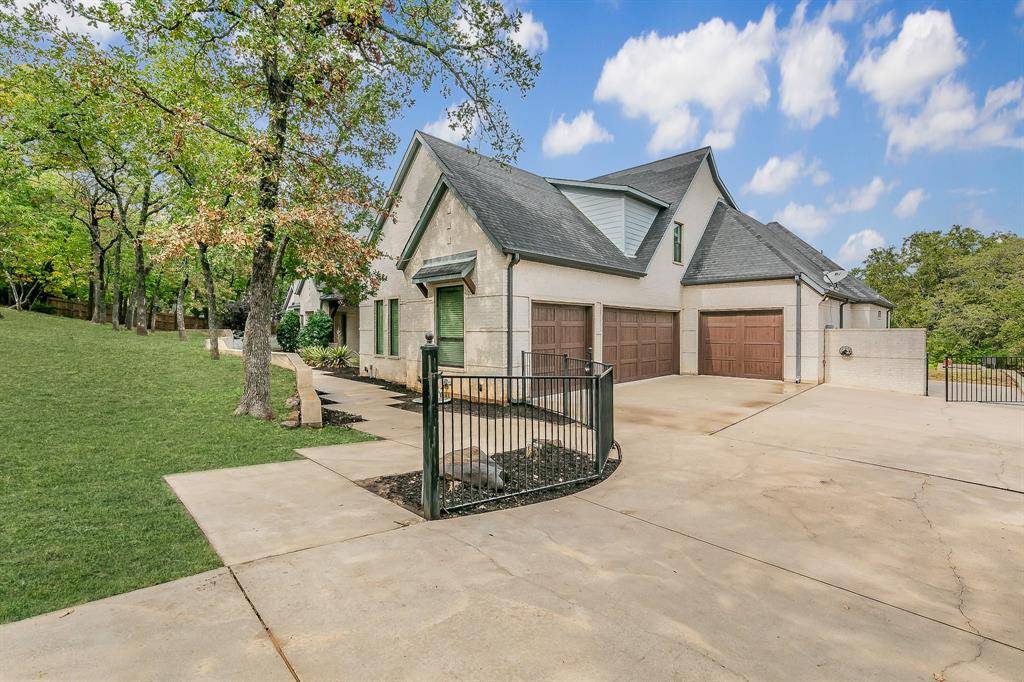 Southlake, TX 76092,704 Silver Spur Court