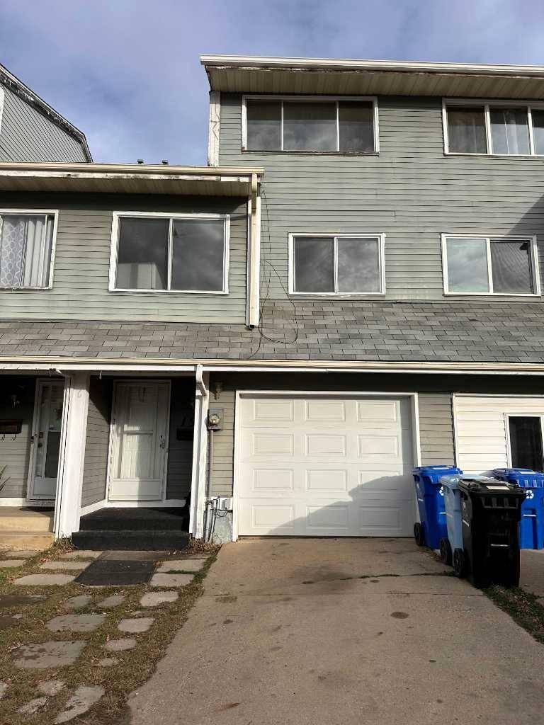 Fort Mcmurray, AB T9H 4R4,136 Wylie PL