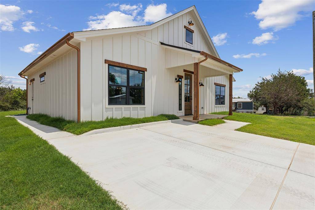 Granbury, TX 76048,2601 Creekview Drive