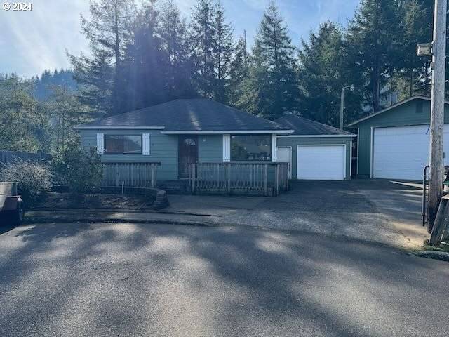 Reedsport, OR 97467,698 E ALDER PL