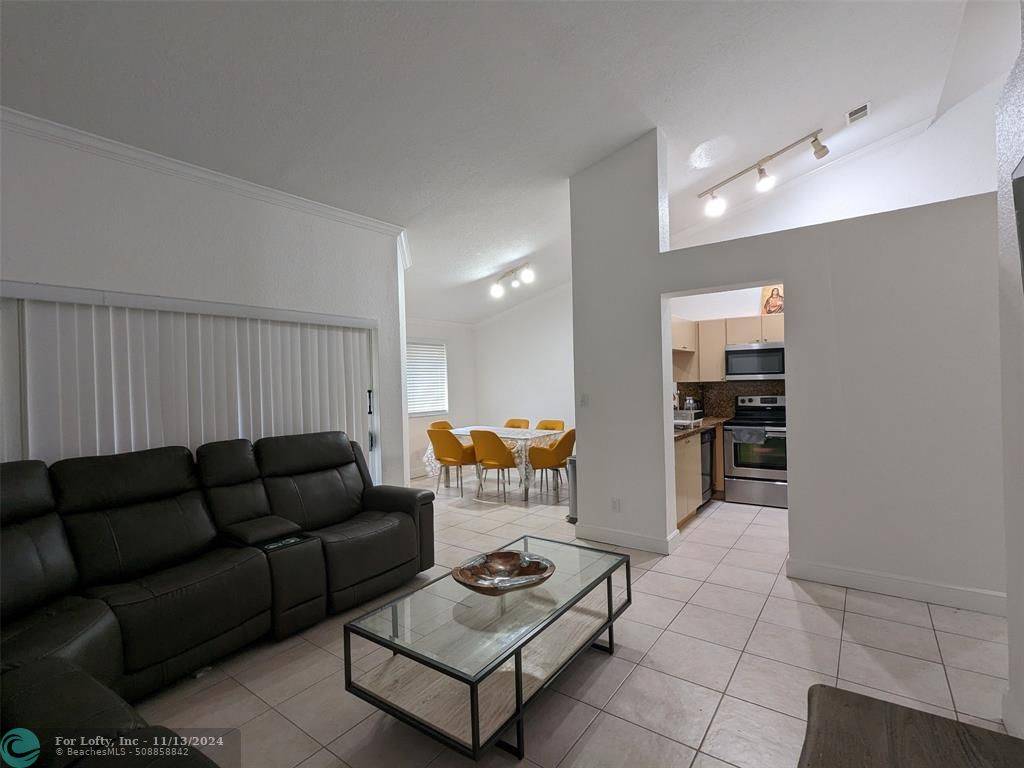 Coral Springs, FL 33071,914 Coral Club Dr  #914