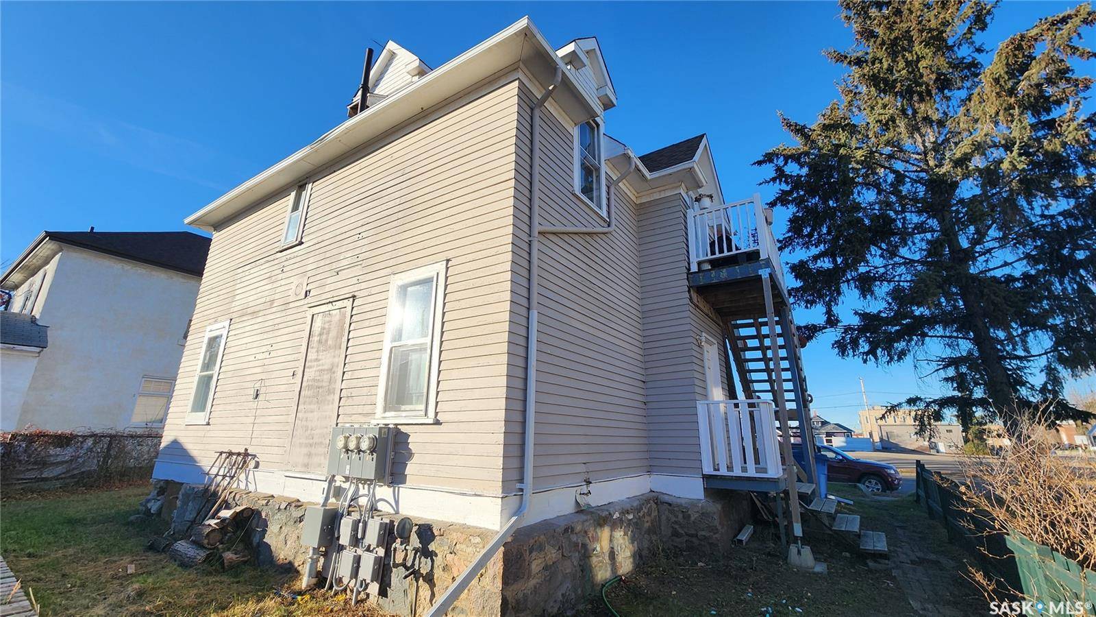 North Battleford, SK S9A 1K8,1282 103rd STREET