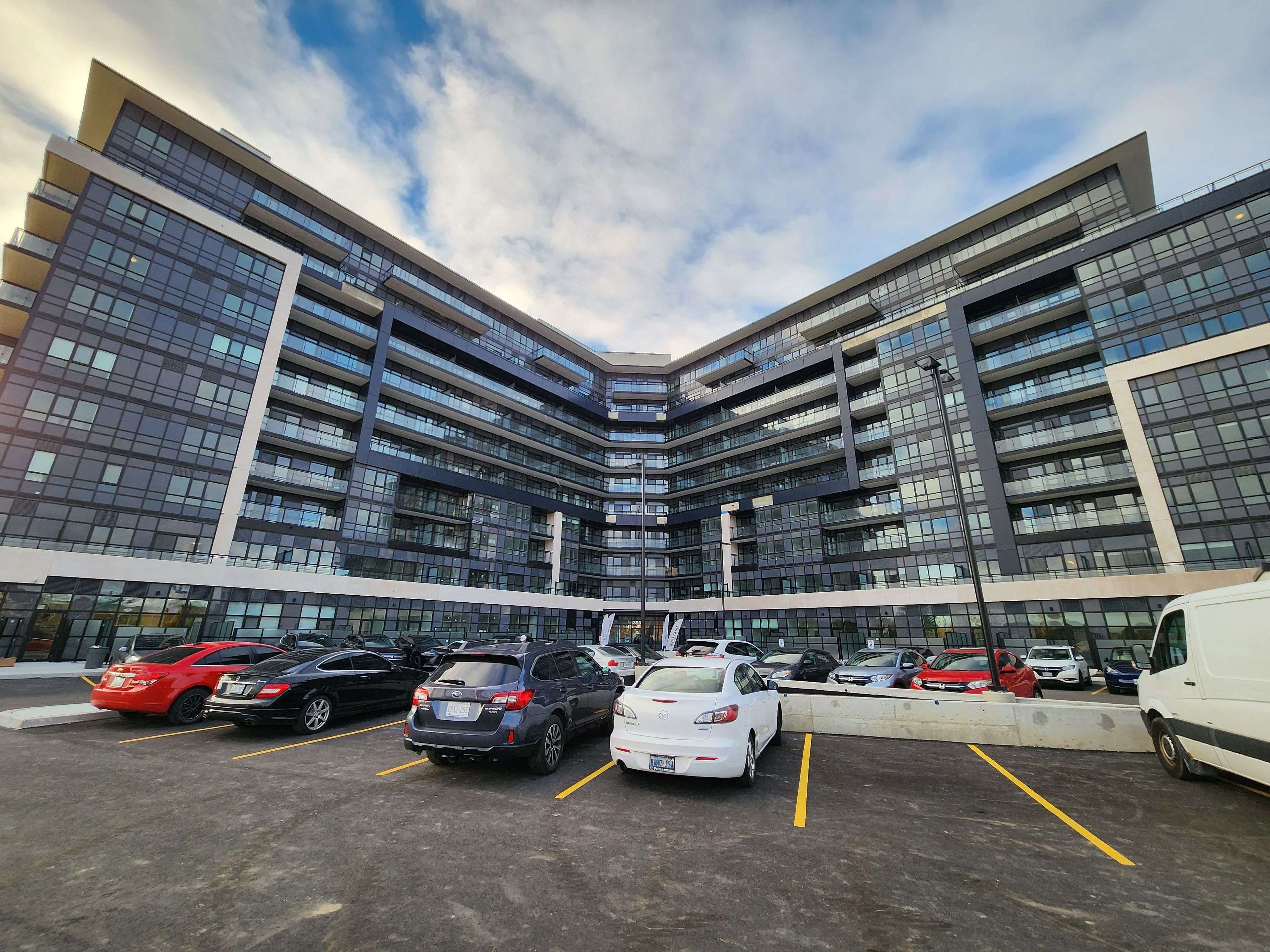 Oakville, ON L6M 5R8,395 Dundas ST W #521