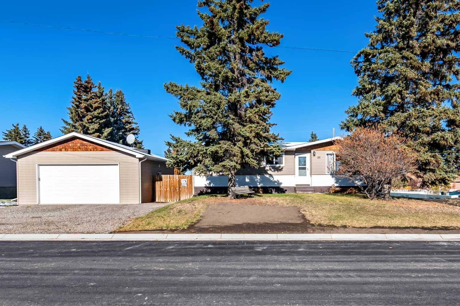 Diamond Valley, AB T0L 0H0,124 1st AVE NE