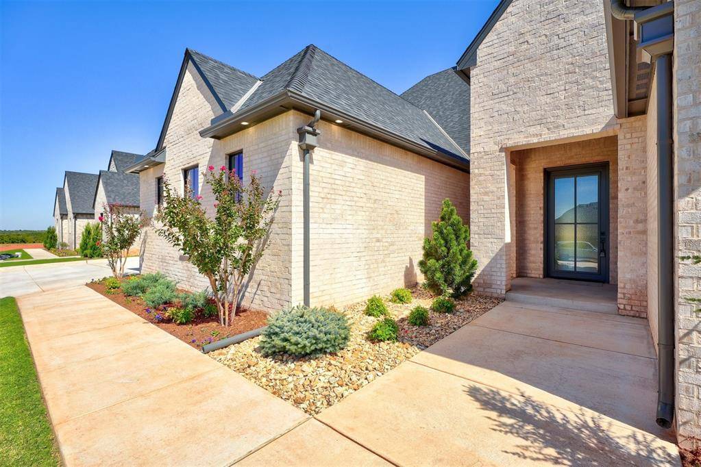 Edmond, OK 73012,3008 Wood Thrush Way