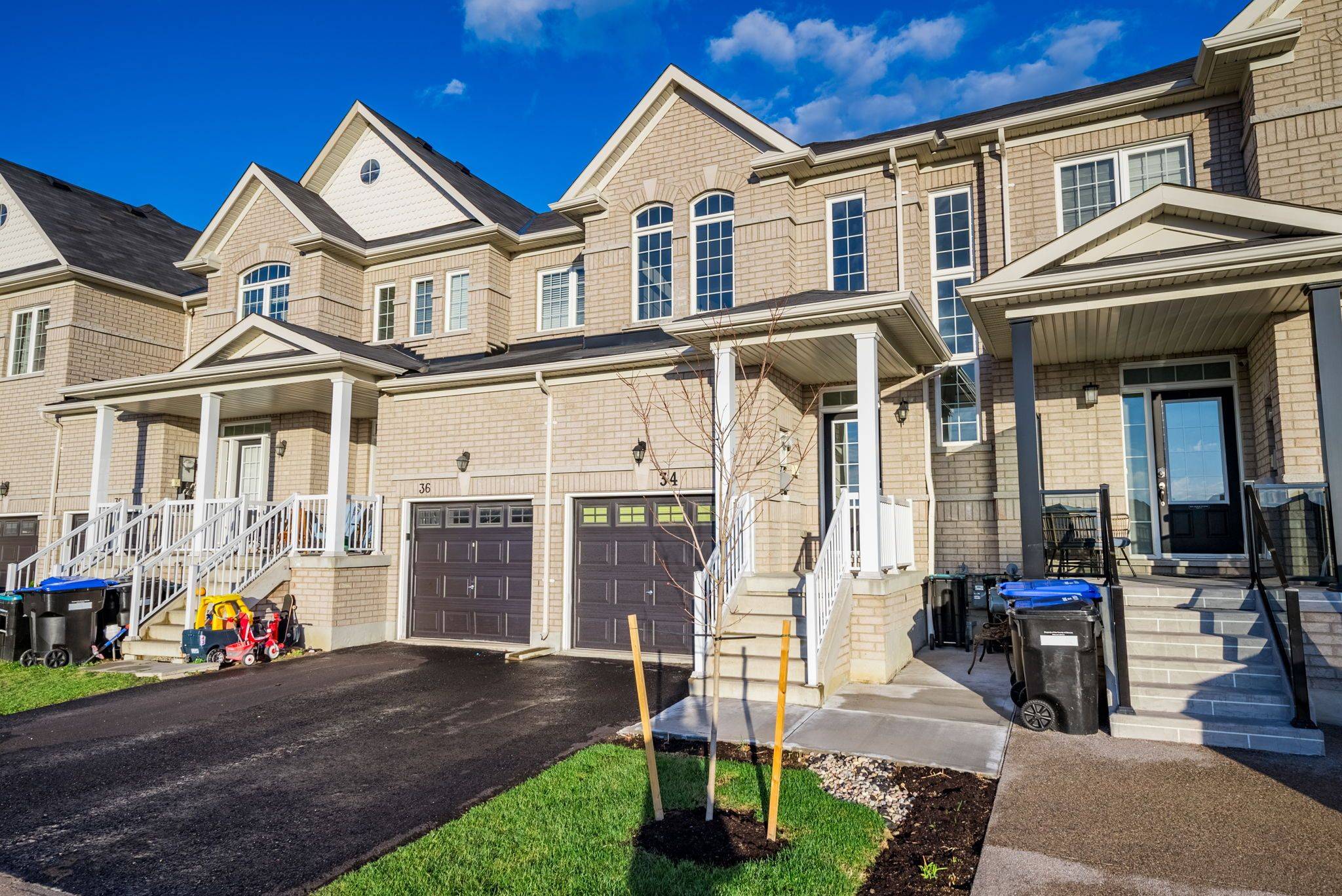 Bradford West Gwillimbury, ON L3Z 0V8,34 Daniele CRES