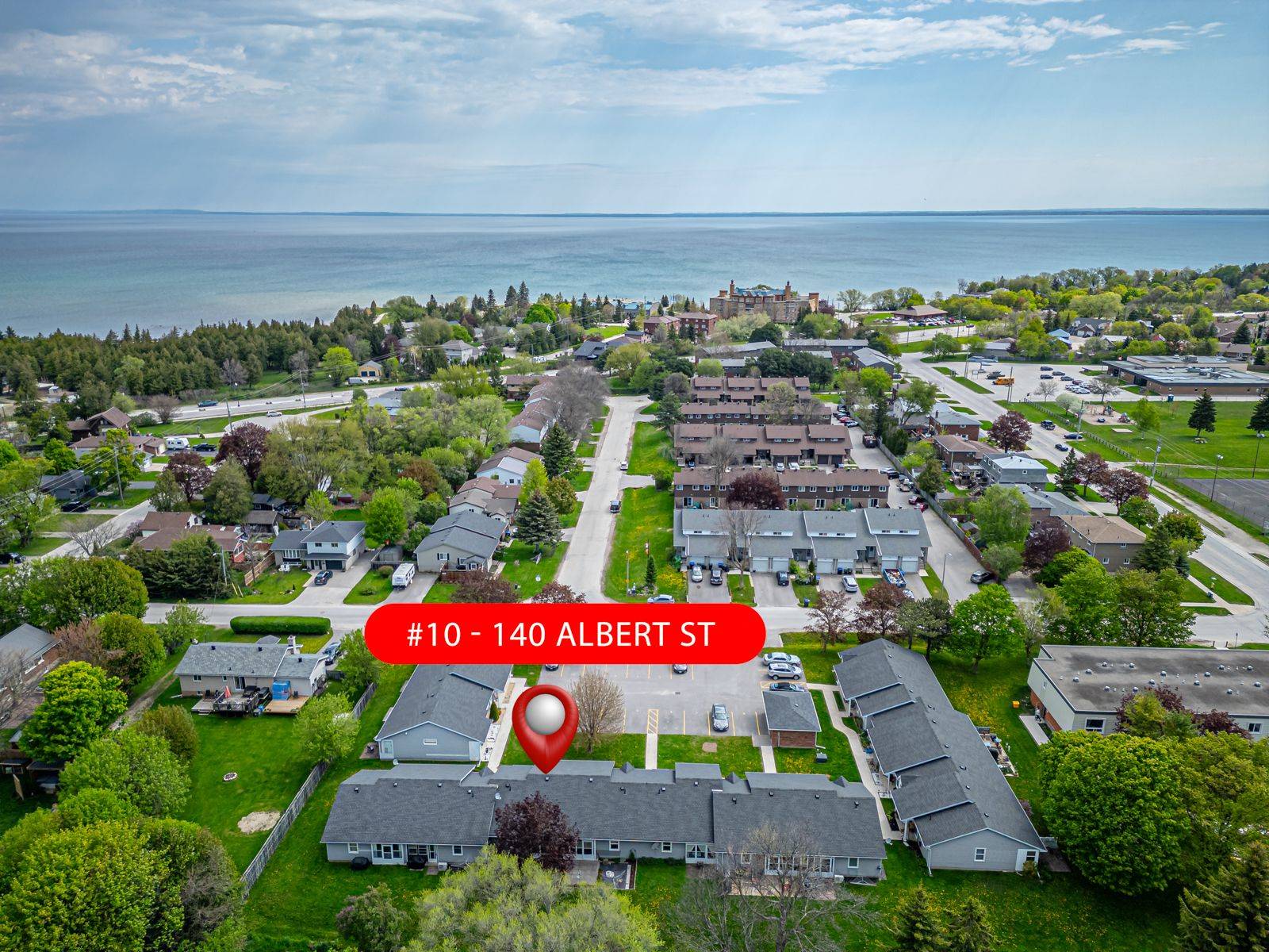 Collingwood, ON L9Y 3Y5,140 Albert ST #10