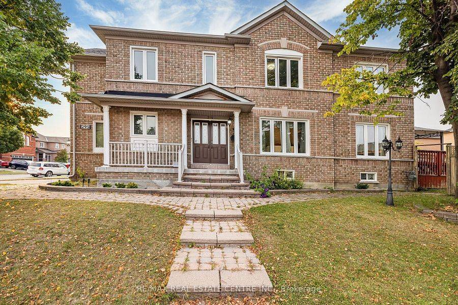 Brampton, ON L6R 2B9,295 Morningmist ST
