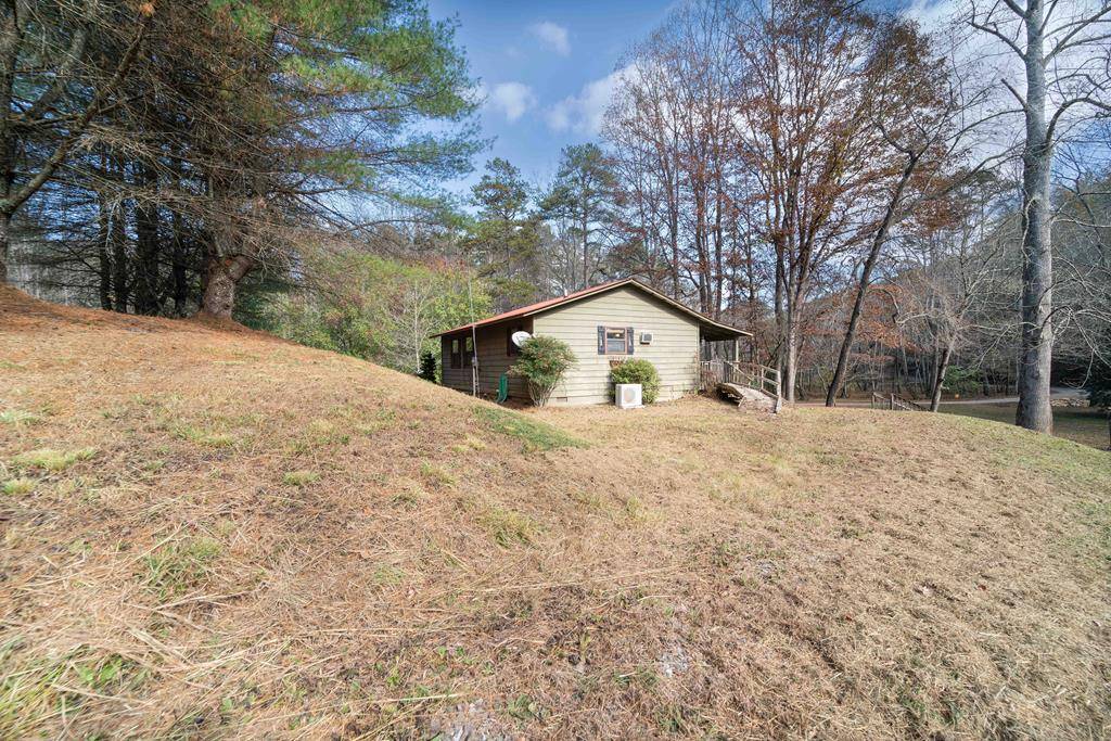 Murphy, NC 28906,372 Hunter Ridge