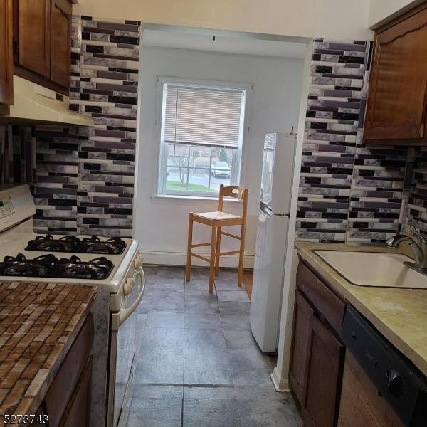 Clifton City, NJ 07013,565 Grove St #1