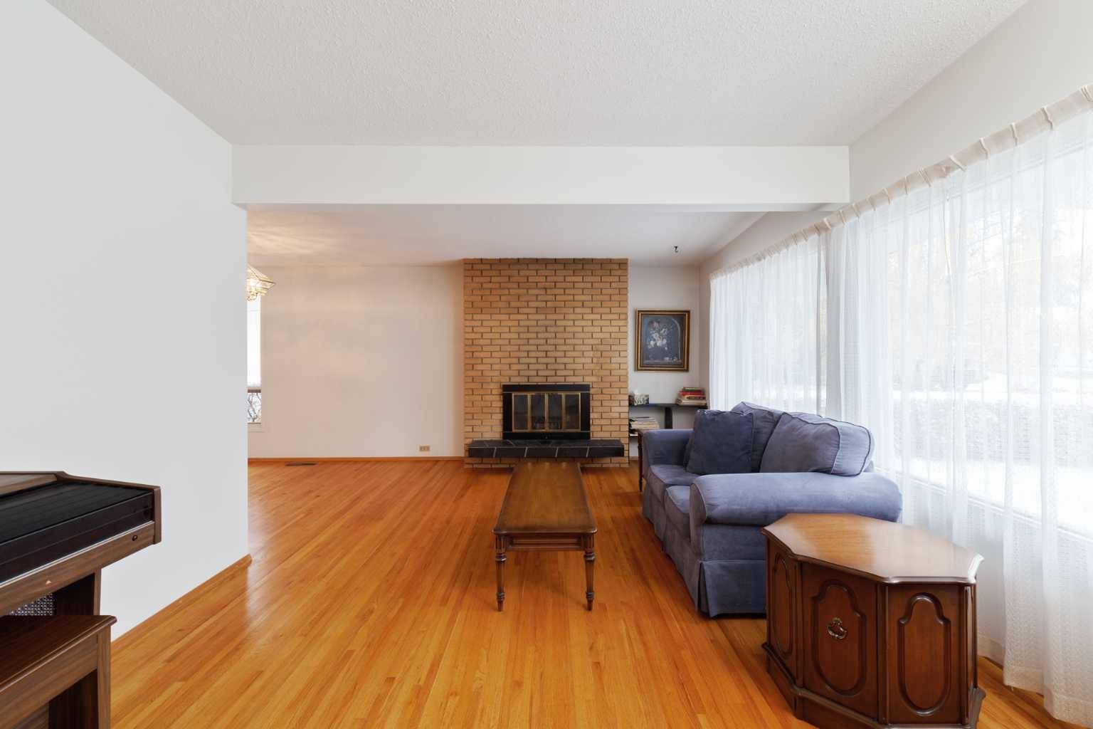 Calgary, AB T3E 5Y7,5748 Lodge CRES SW