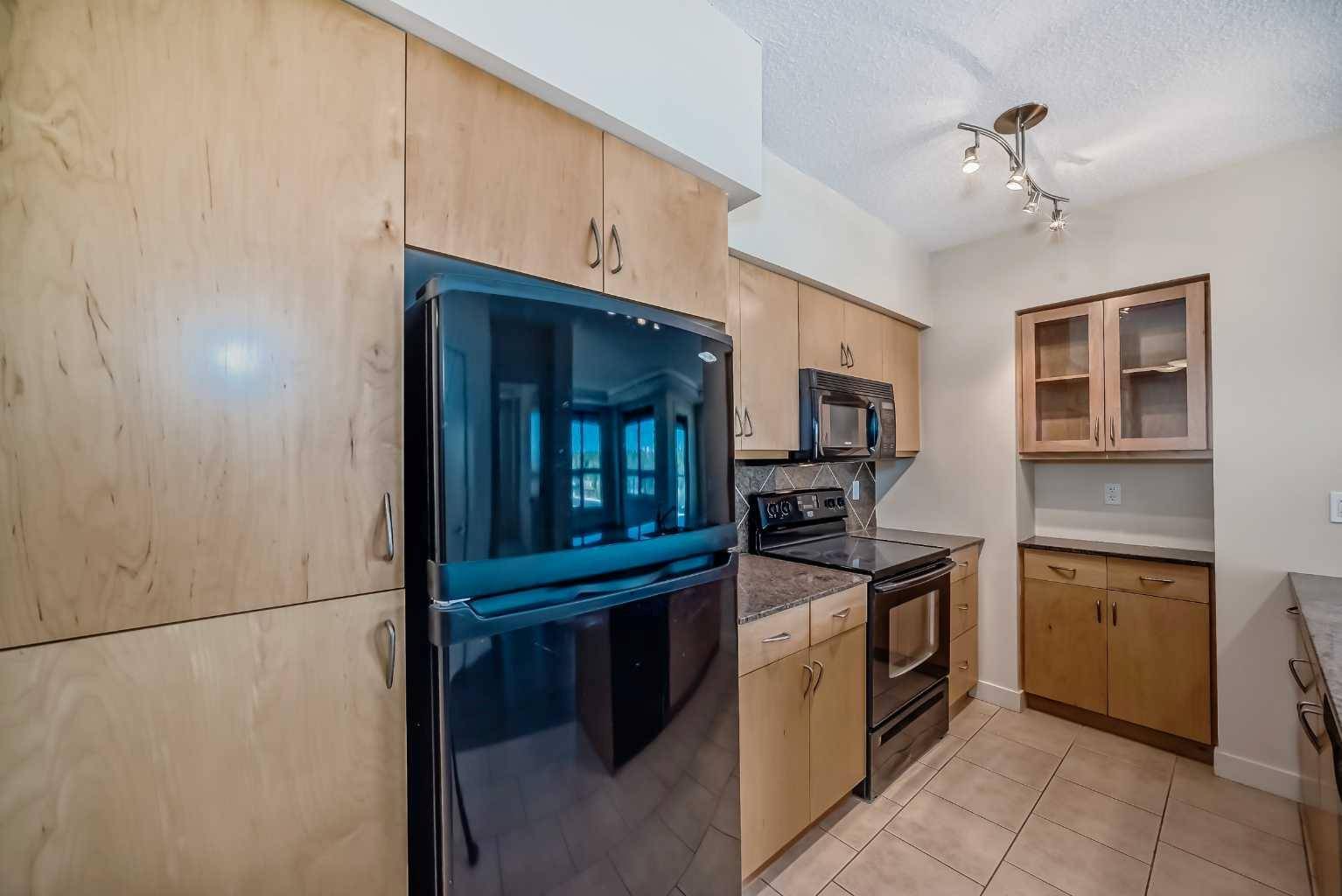 Calgary, AB T2V 2W3,8880 Horton RD SW #619