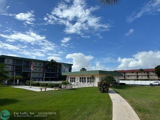 Deerfield Beach, FL 33441,808 SE 7th St  #101B