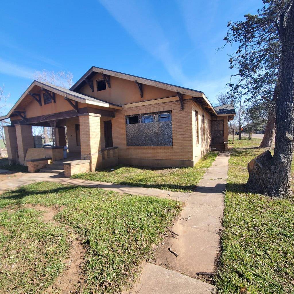 Bronte, TX 76933,223 S State St