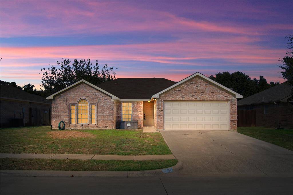 Saginaw, TX 76179,312 Willowstone Trail