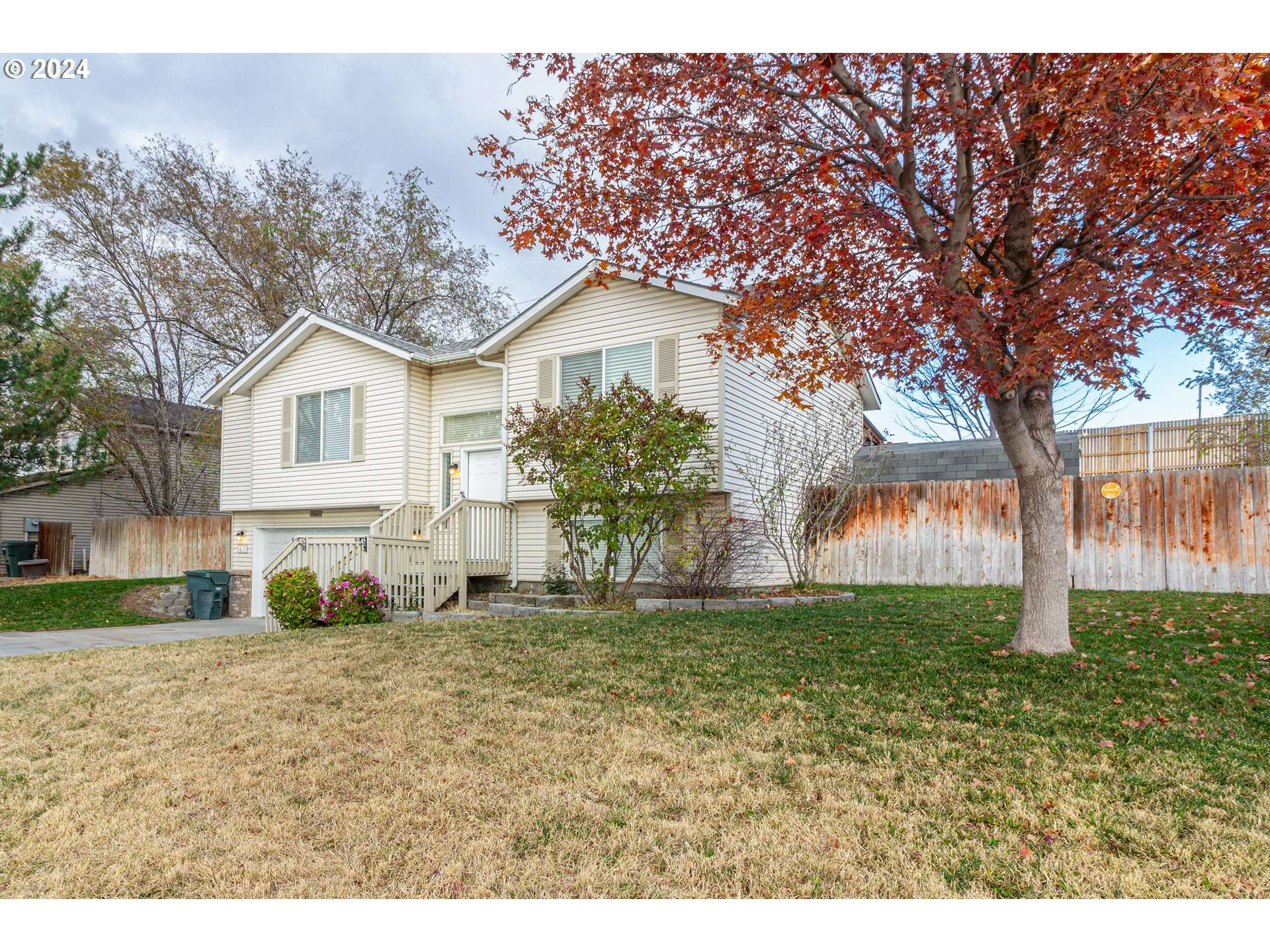 Hermiston, OR 97838,617 E AUTUMN AVE