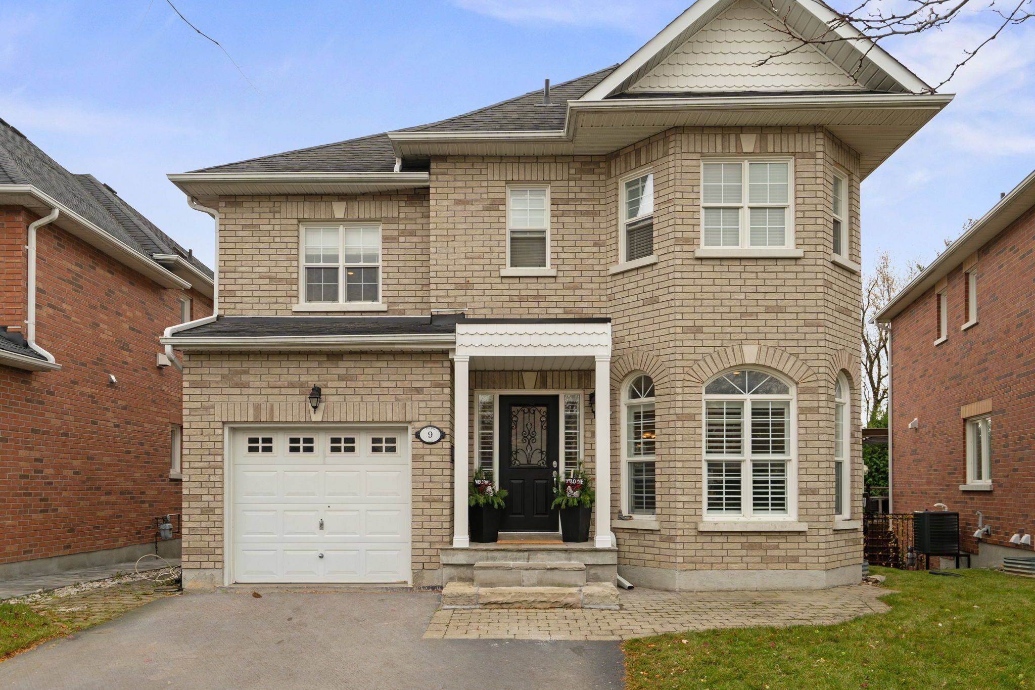 Richmond Hill, ON L4C 0P6,9 Mill Walk CT